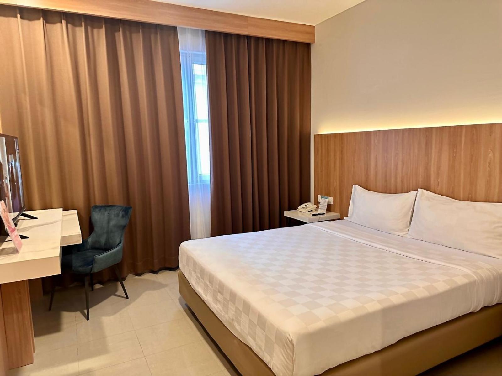 Royal Palm Hotel & Conference Center Cengkareng Jakarta Eksteriør billede