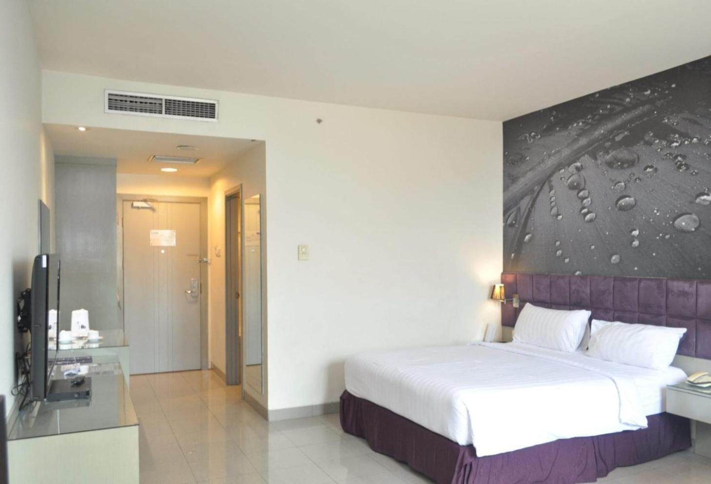 Royal Palm Hotel & Conference Center Cengkareng Jakarta Eksteriør billede