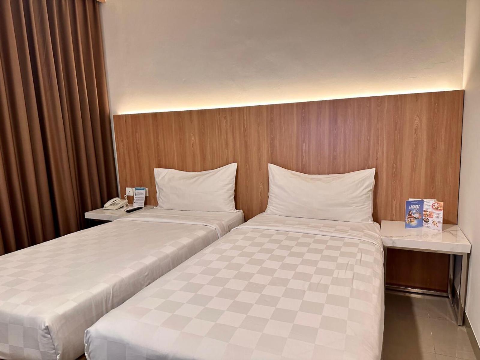 Royal Palm Hotel & Conference Center Cengkareng Jakarta Eksteriør billede